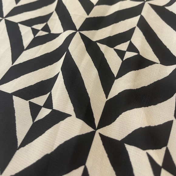 Signature Collection Tunic - Picture 4 of 4